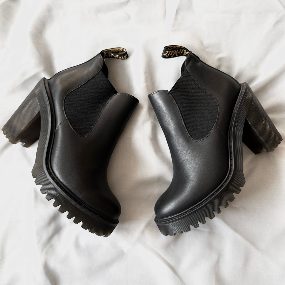 Dr. Martens | Hurston leather heeled chelsea boot